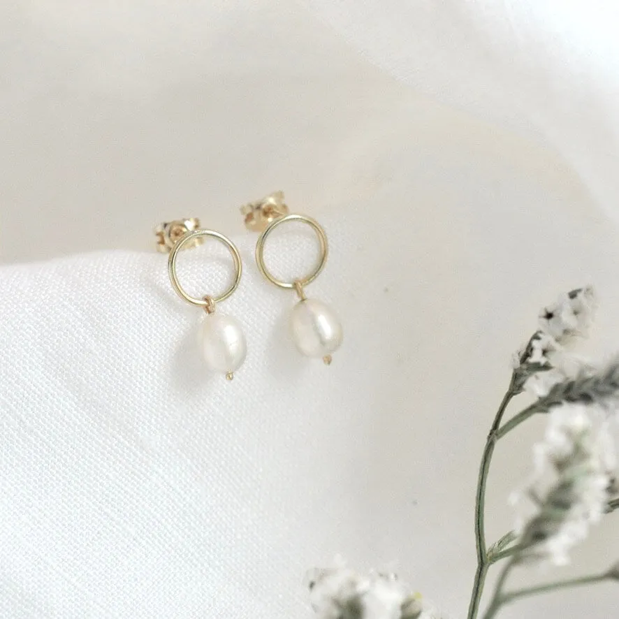 9ct Gold Minimal Pearl Stud Earrings