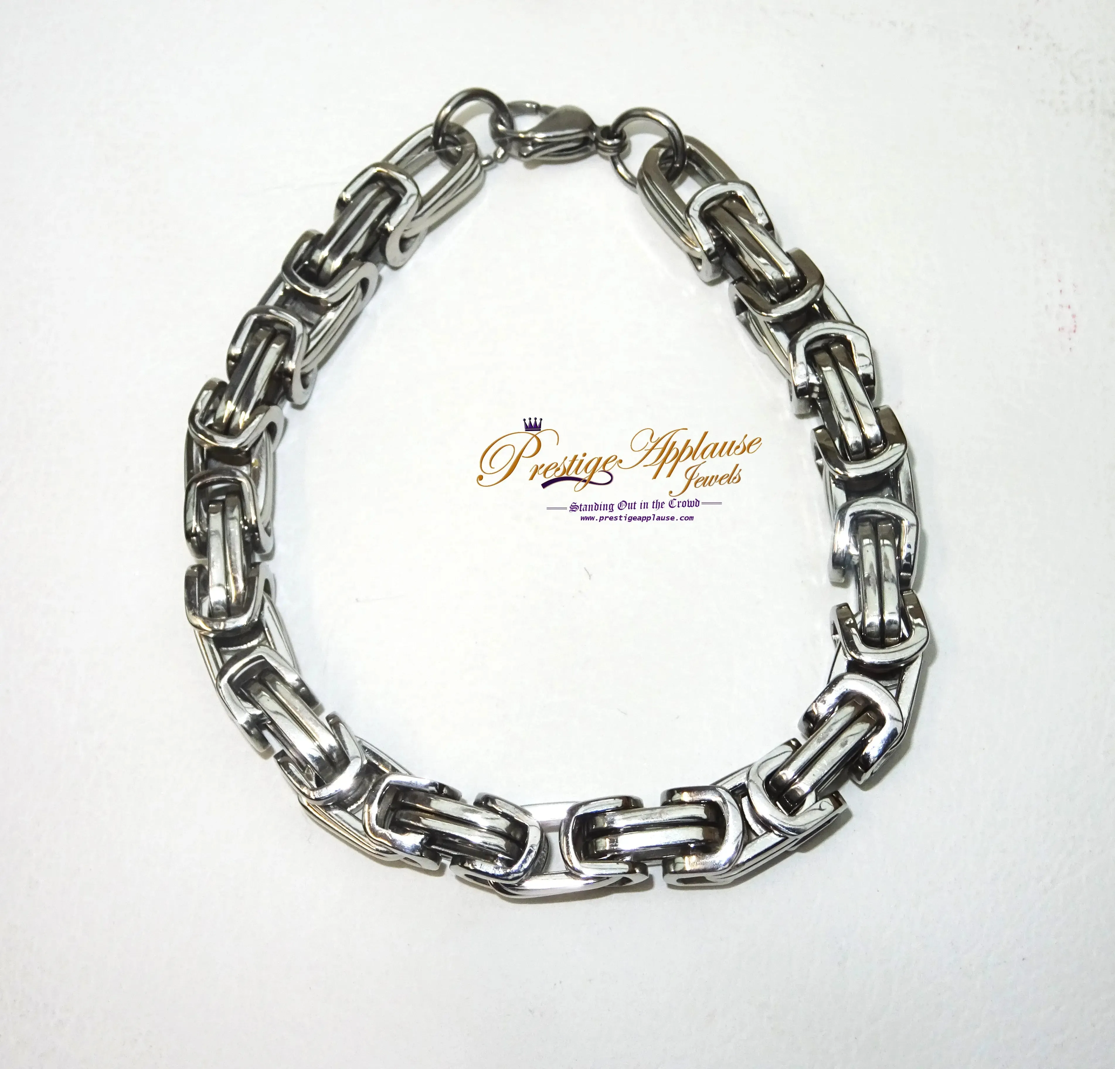 Beautiful Silver-Colour Retro Interlock Chain Bracelets for Ladies - Great as Gift