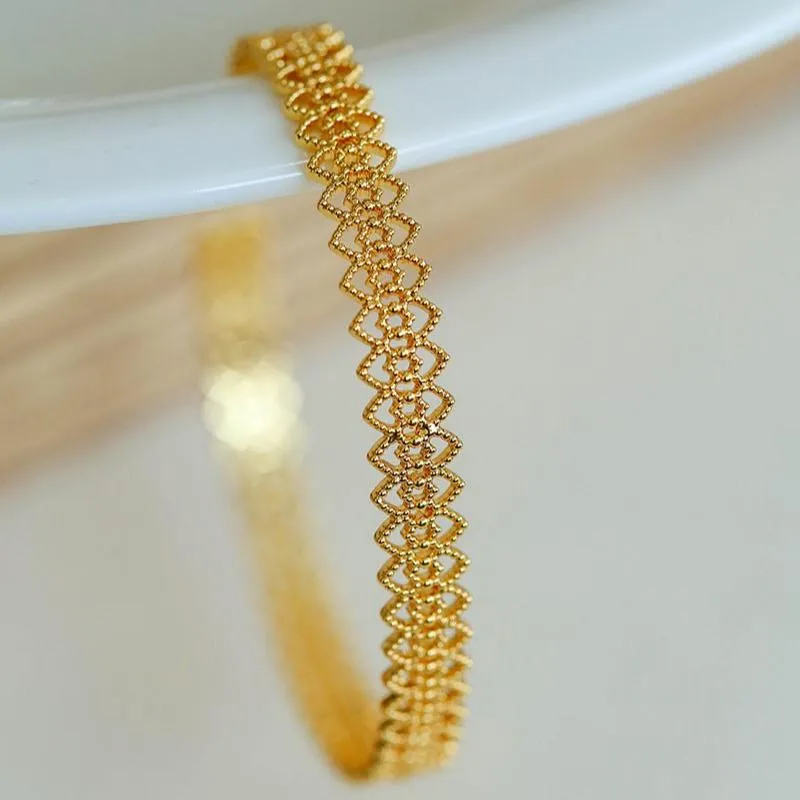 Lace Pattern Diamond Open Bangle