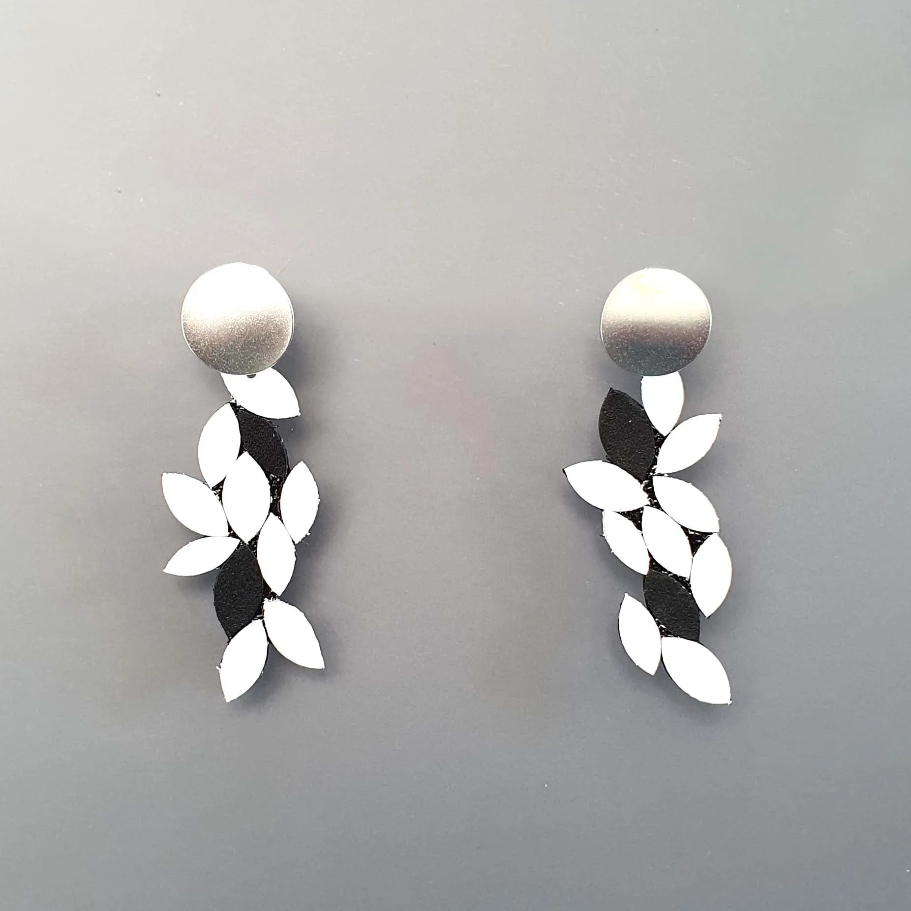 Leaf Silver dangle leather earrings