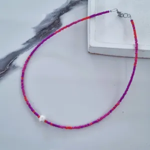 Minimal necklace in magenda