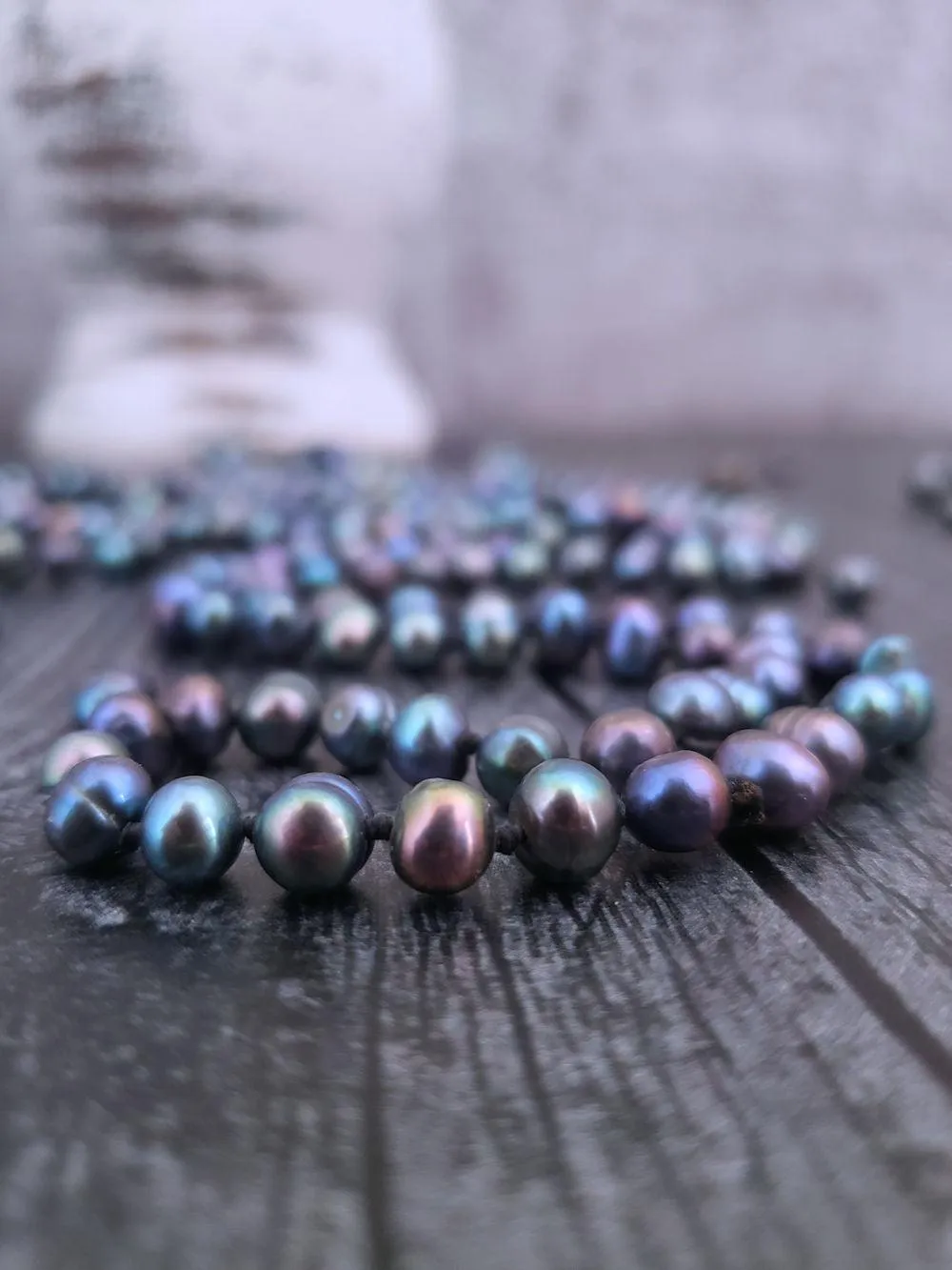 Peacock Pearl Necklace - Knotted Rope