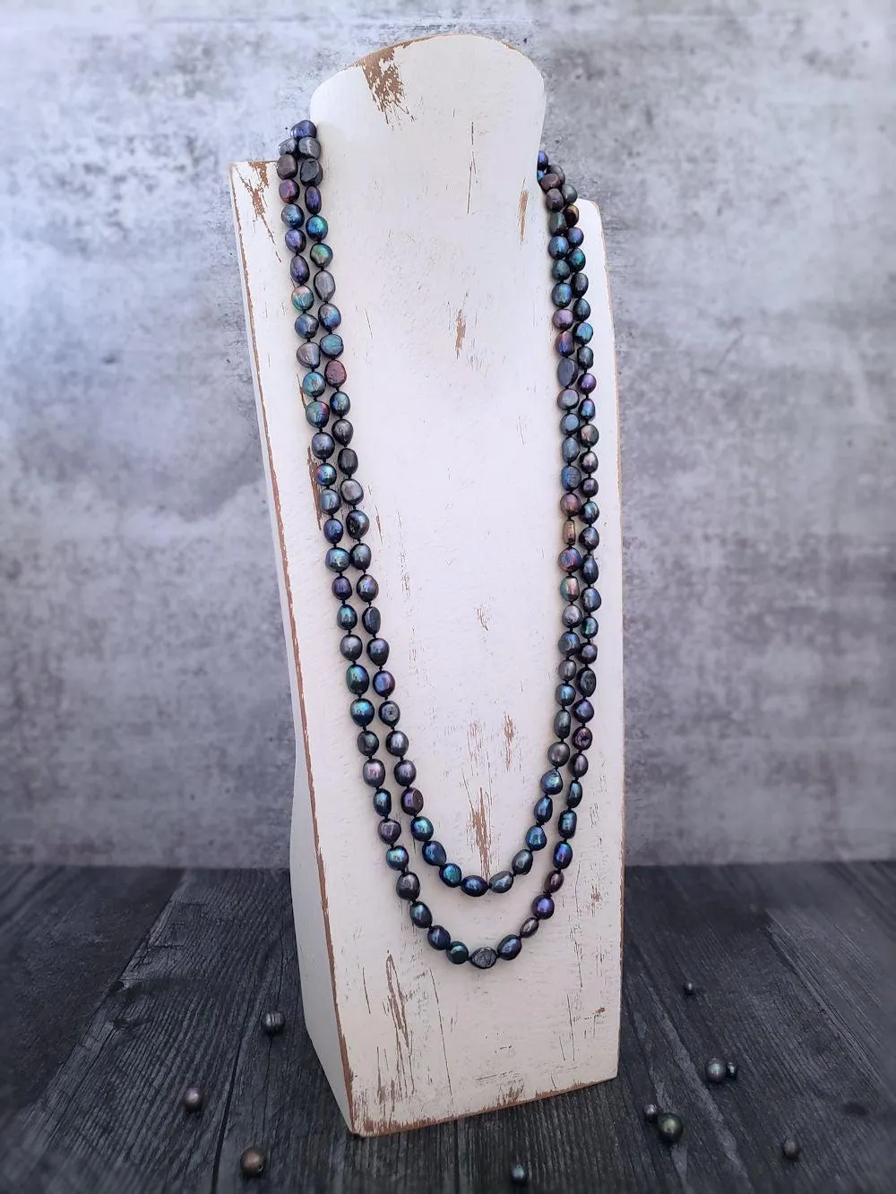 Peacock Pearl Necklace - Knotted Rope