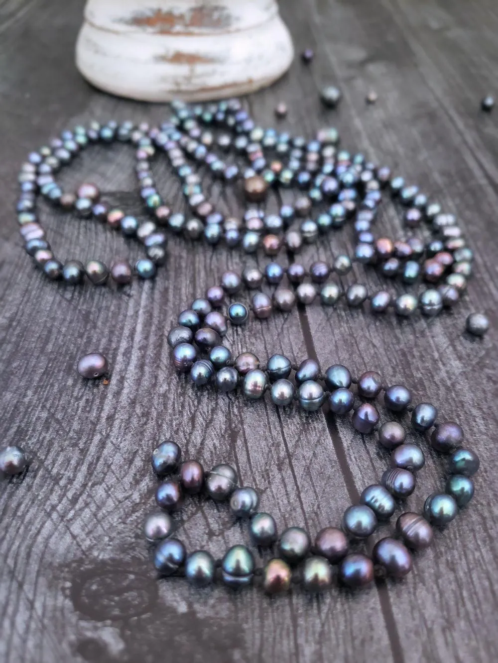 Peacock Pearl Necklace - Knotted Rope