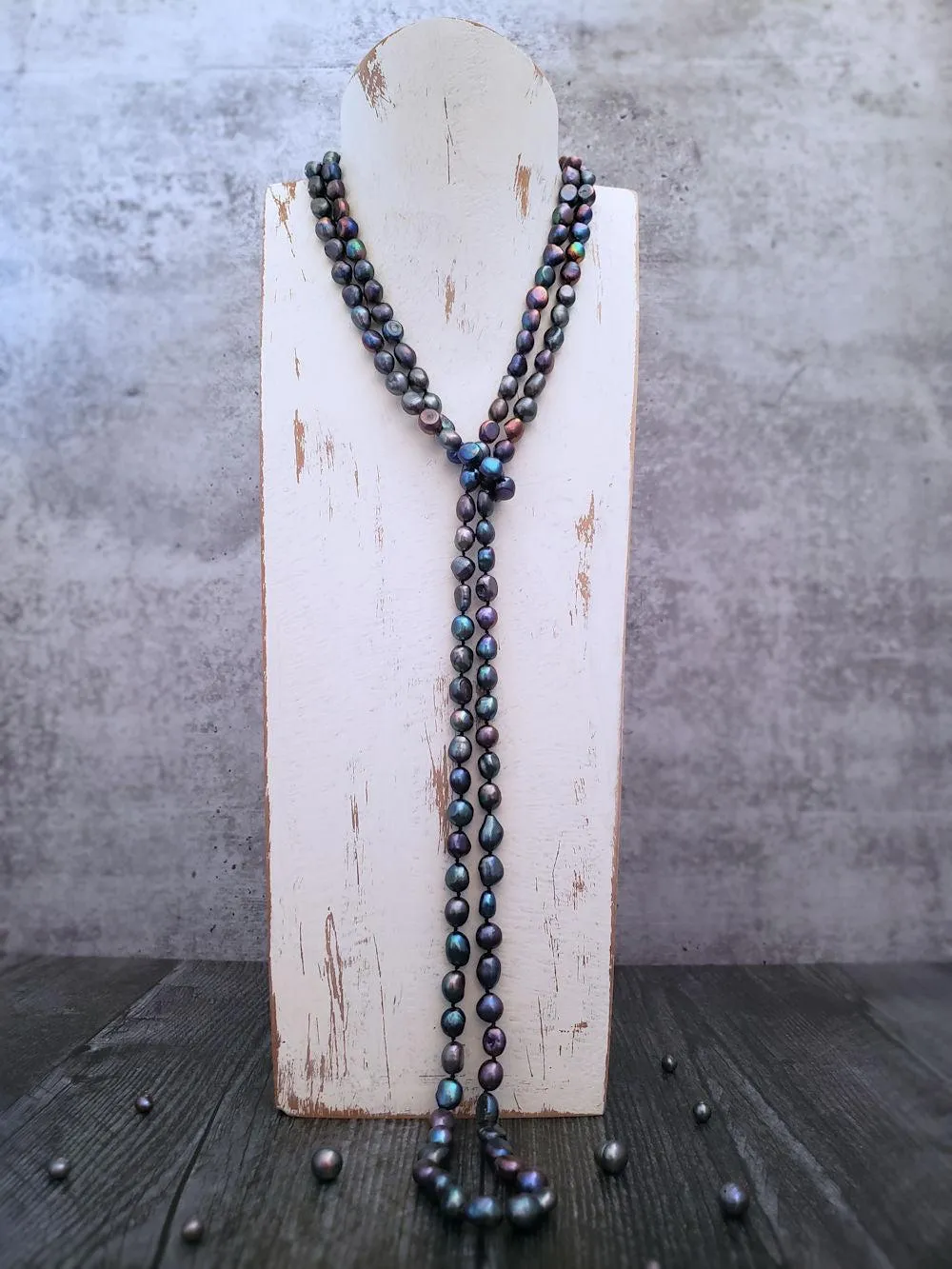 Peacock Pearl Necklace - Knotted Rope