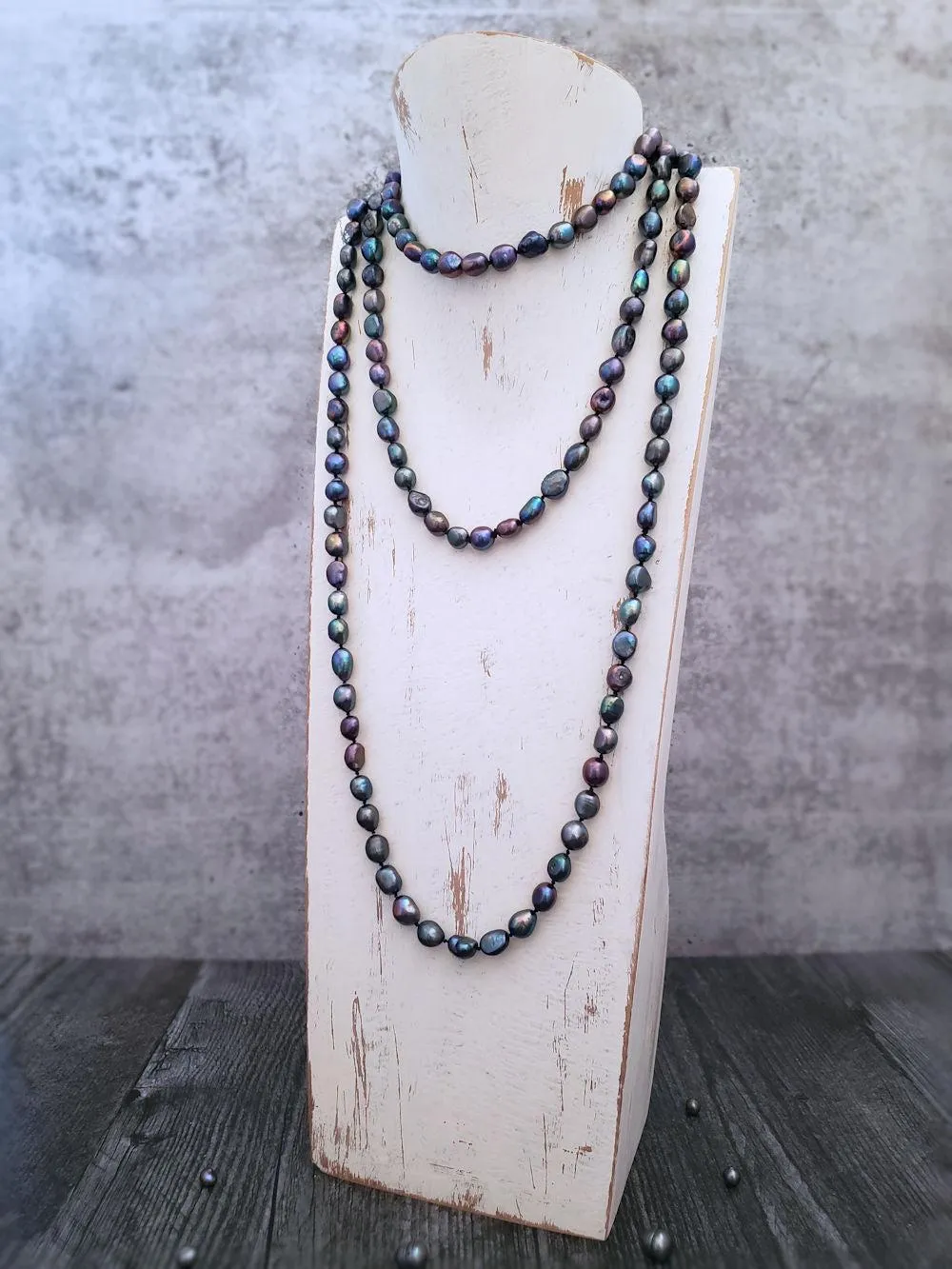 Peacock Pearl Necklace - Knotted Rope